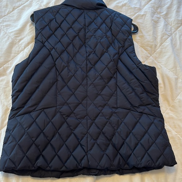 Women’s Tommy Hilfiger Dark Navy Blue Quilted Winter Vest - Picture 4 of 10